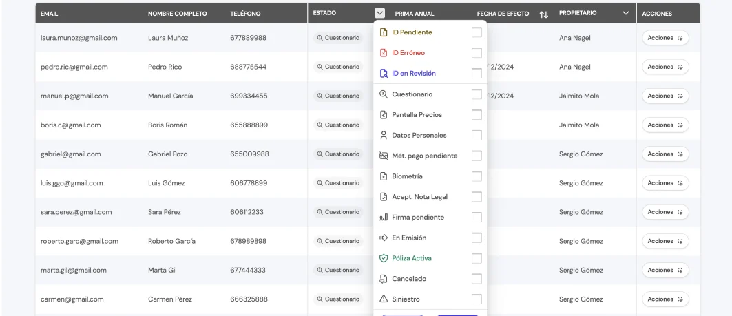 Menú desplegable con filtros por estado específico del proceso de contratación en la BrokerApp de Life5.