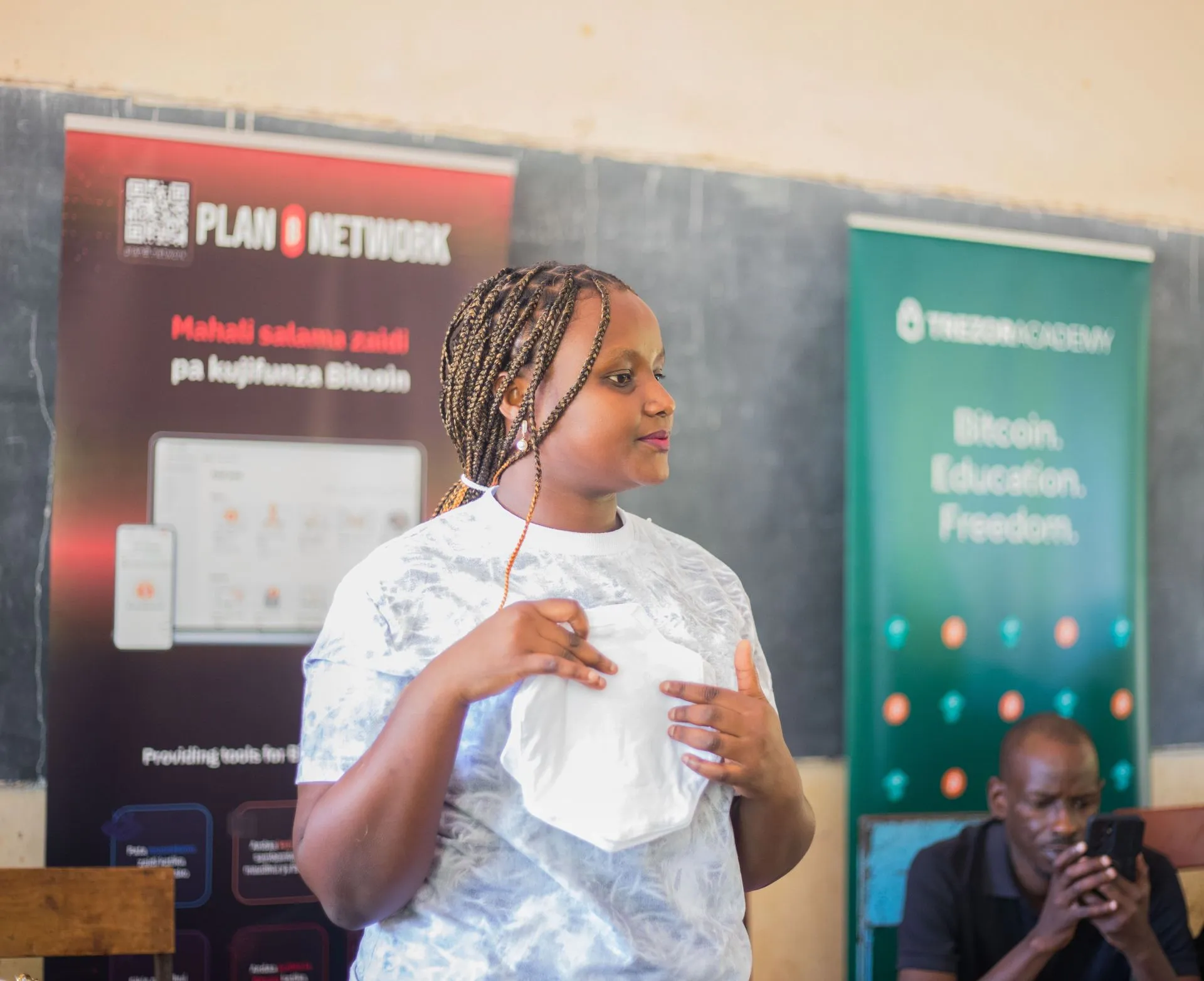 Helen teaching the students how to use the pads. 