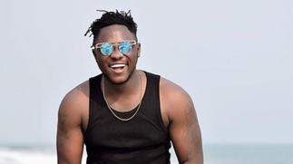 Money Nor Be Problem! AMG Medikal Sprays 'Fraud' Money On Street Kids- VIDEO