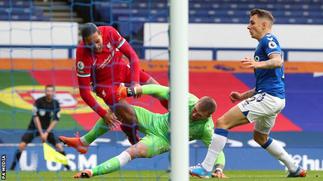 Van Dijk needs knee surgery and faces lengthy lay-off
