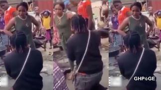 Lady angry with her boyfriend for proposing to her in the market