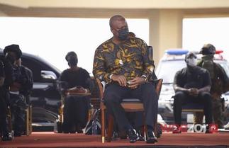 Mahama 'Kneels' Before Akufo-Addo At Rawlings' Funeral