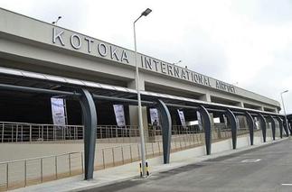 Striking airport workers give government two weeks to resolve grievances