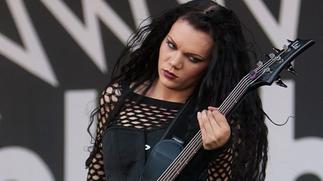 Rayna Foss: 5 fast facts about the Coal Chamber bass guitarist ▷ Ghana news