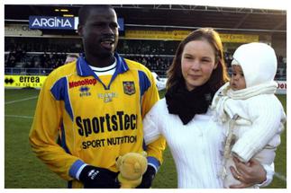 'It's not true my wife took everything, and I'm not broke'- Emmanuel Eboue finally breaks silence » GhBasecom™