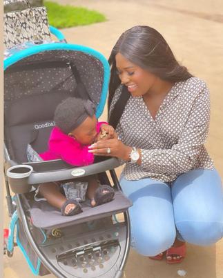 Fella Makafui Deceives Social Media Users As She Enlarges Her Baby's Eyes With Filters