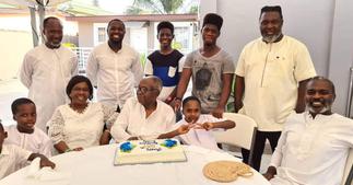 Hammer of The Last Two poses with his lookalike father in family photo to mark Father's Day ▷ Ghana news