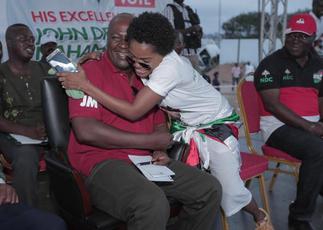Mahama Is Papa No, I'll Prove It If You Don't Shut Up – Angry Mzbel Vows After NDC Follower Triggered Her – GhanaCelebrities.Com