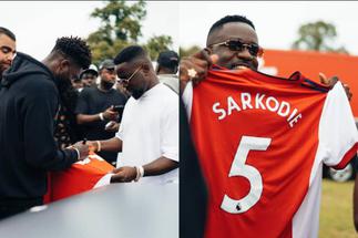 Thomas Partey Surprises Sarkodie With Customized Arsenal Jersey At Ghana Party In The Park