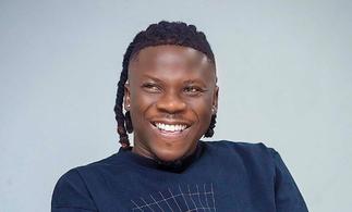 Stonebwoy Flies Entire Team to France for Big Job