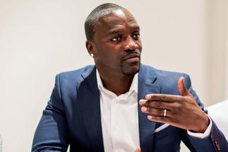 'We live in an era of smartphones and stupid people'
