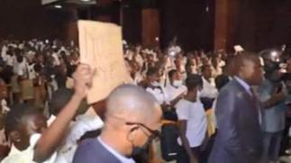 Pupils storm DR Congo parliament over teachers' pay