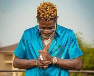 Shatta Wale arrives at Ankaful Prison after being denied bail