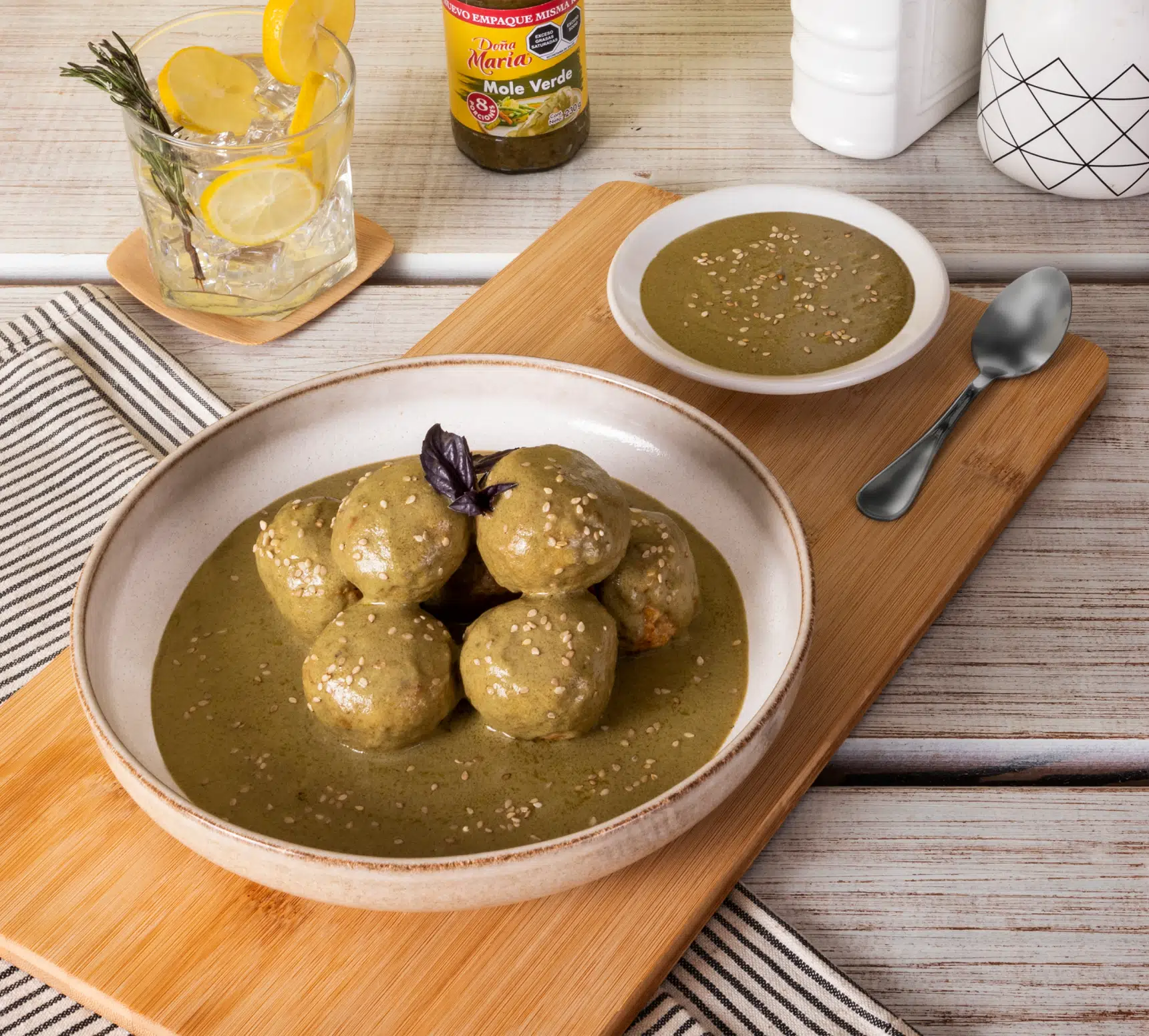 recipe Albóndigas de pollo en mole verde image