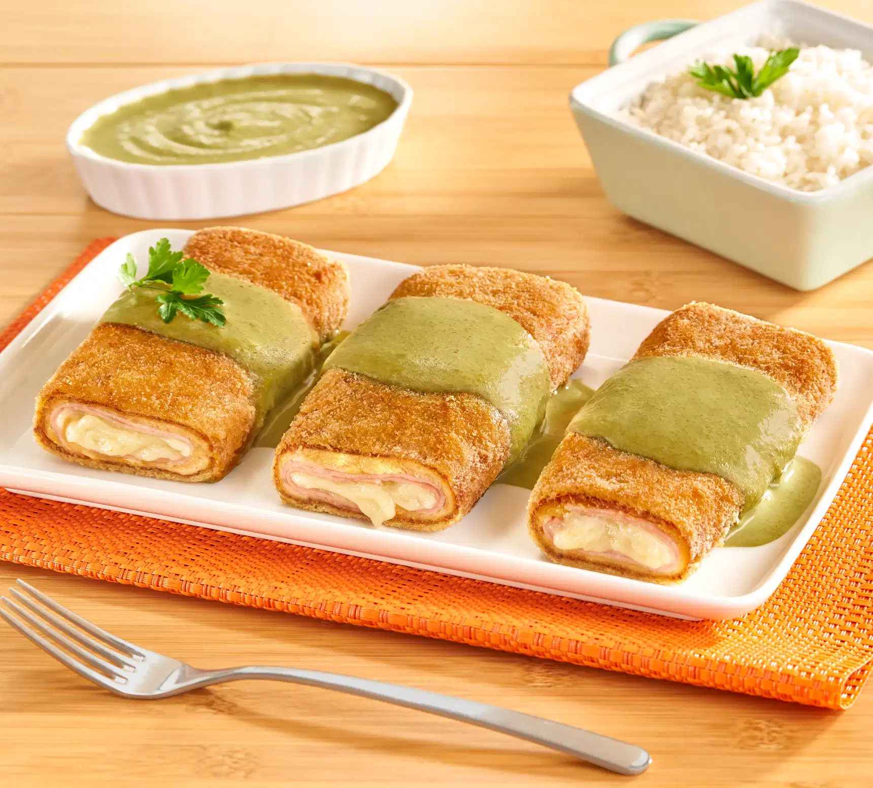 recipe Pechuga Cordon Bleu con Mole verde Doña María ® image