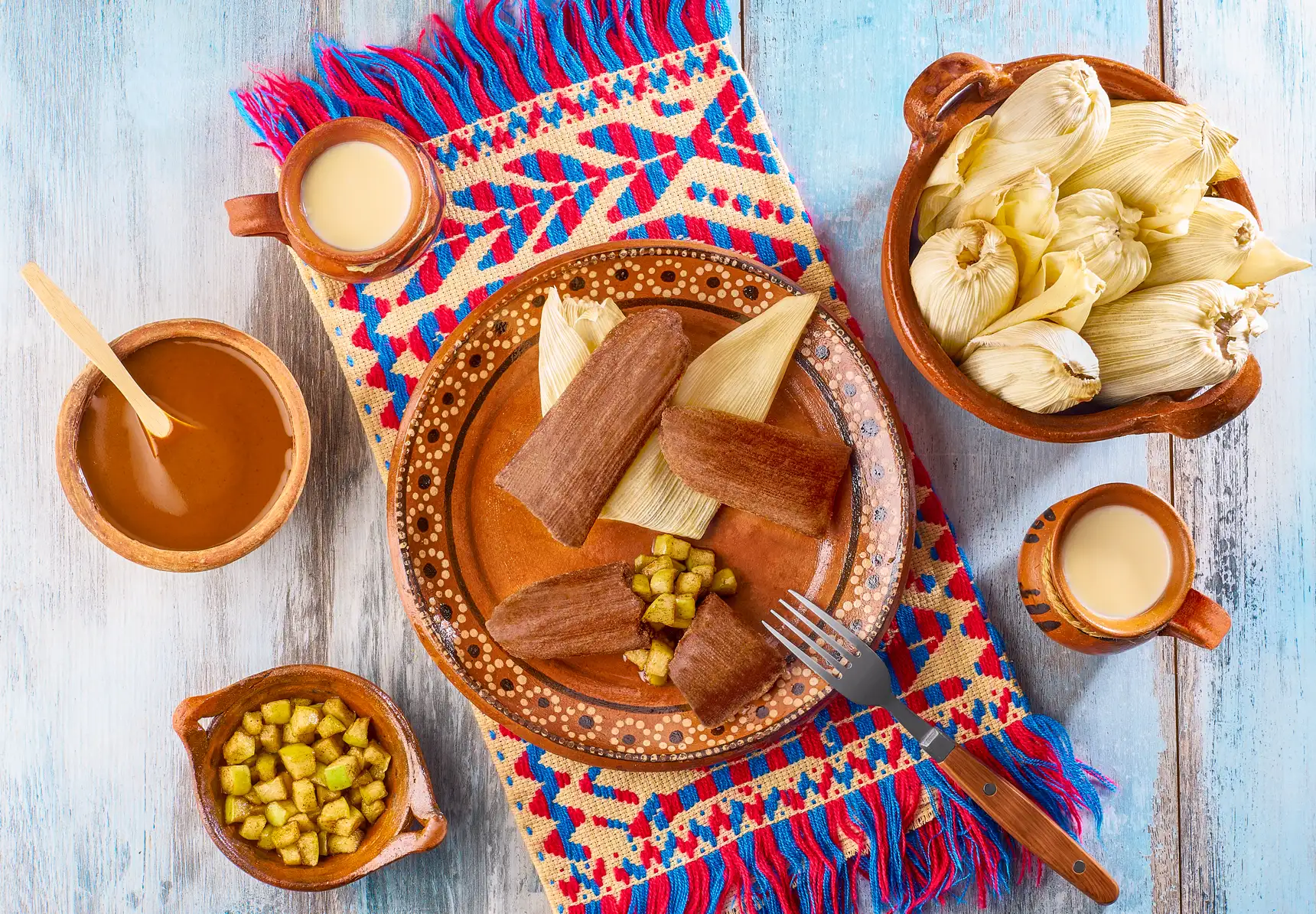 recipe Tamales de harina de arroz con mole image