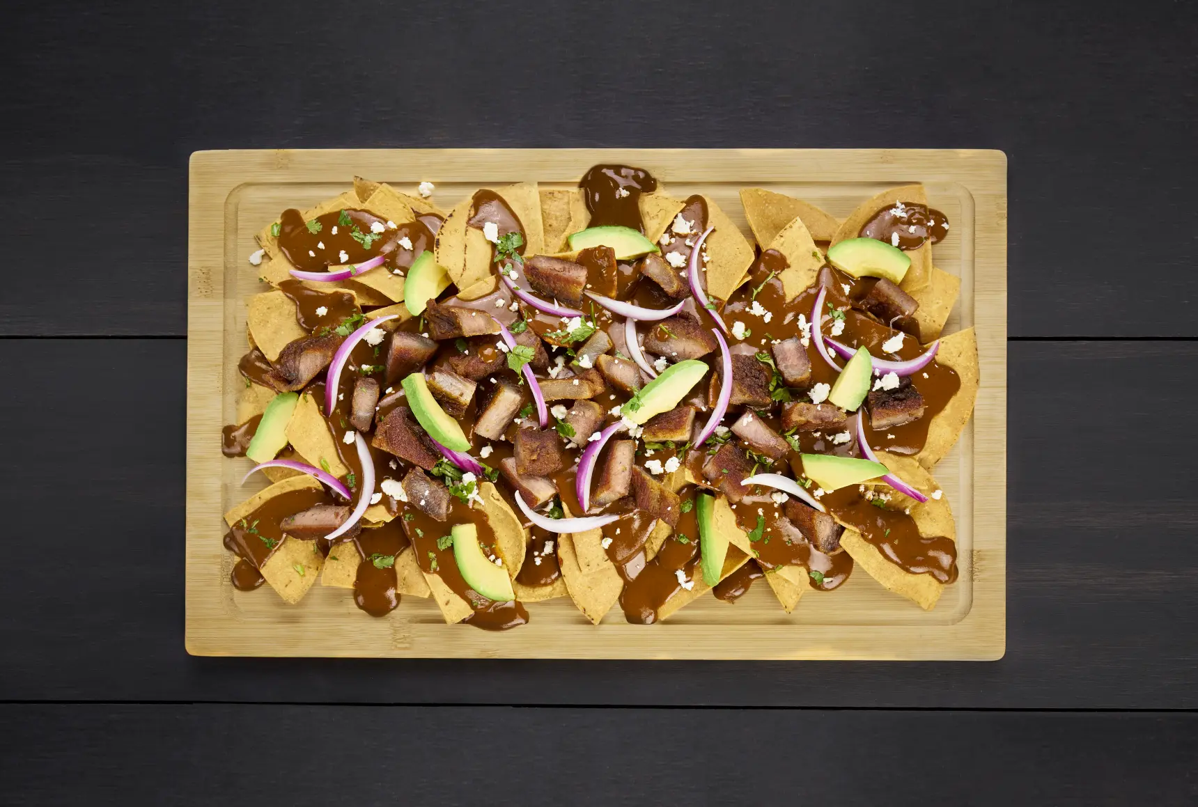 recipe Nachos con mole rojo y chicharrón norteño Doña María® image