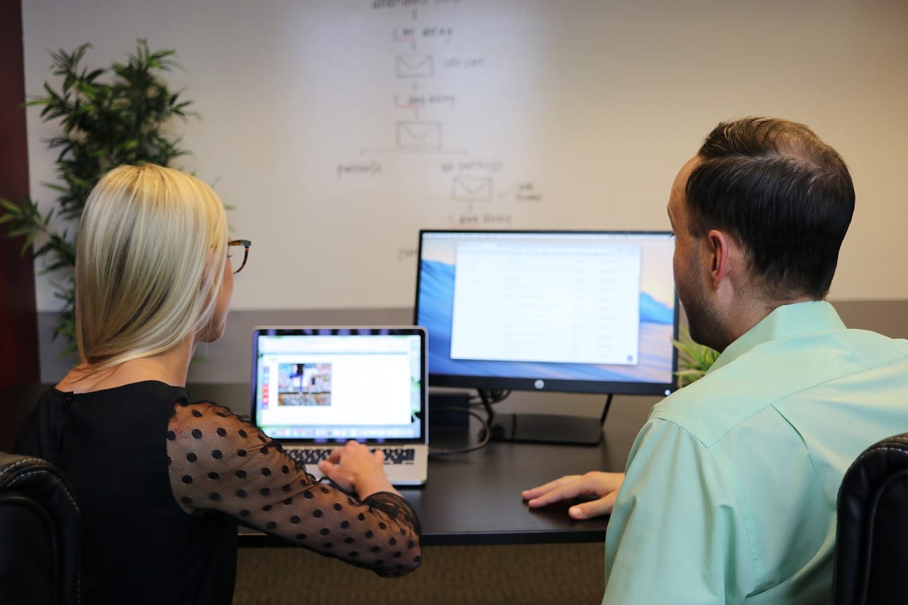 How Supportify Implements the Hybrid Model