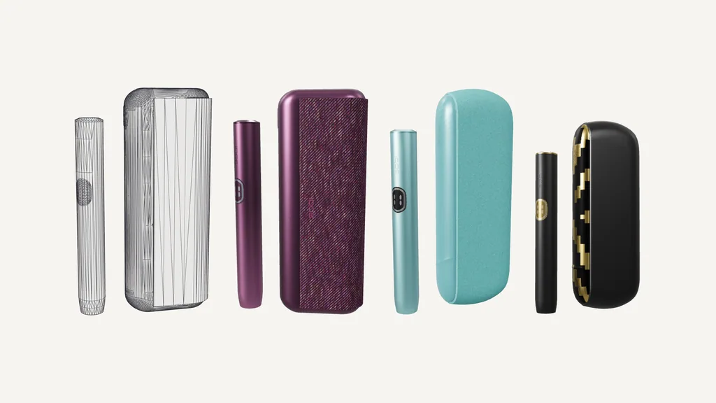 Modelli 3D dei dispositivi IQOS ILUMA: il wireframe di ILUMA i PRIME accanto ai modelli texturizzati di ILUMA i PRIME, ILUMA i ed ILUMA i x SELETTI