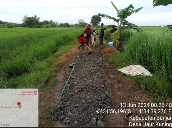 Peningkatan Jalan Tembus RT.04