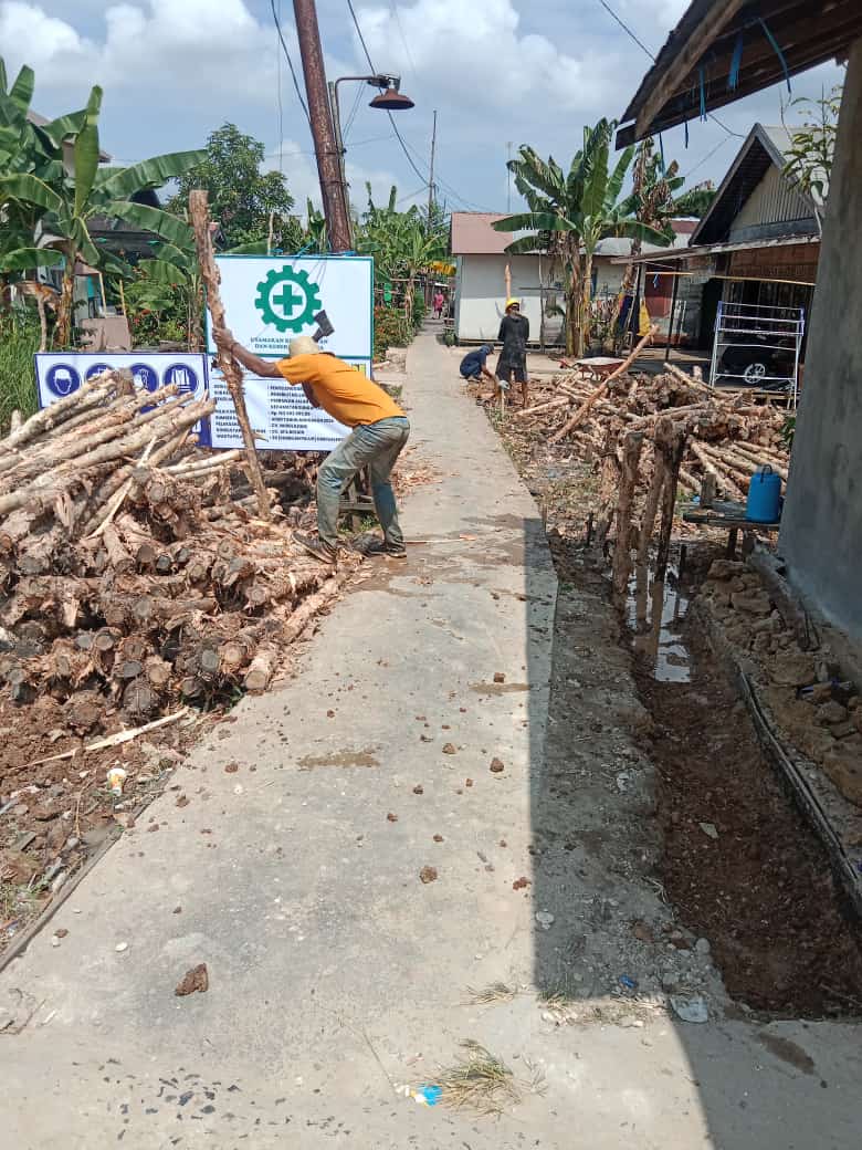 PENINGKATAN JALAN RT 03 DESA SUNGAI BAKUNG KECAMATAN SUNGAI TABUK KABUPATEN BANJAR DARI DINAS PUPR