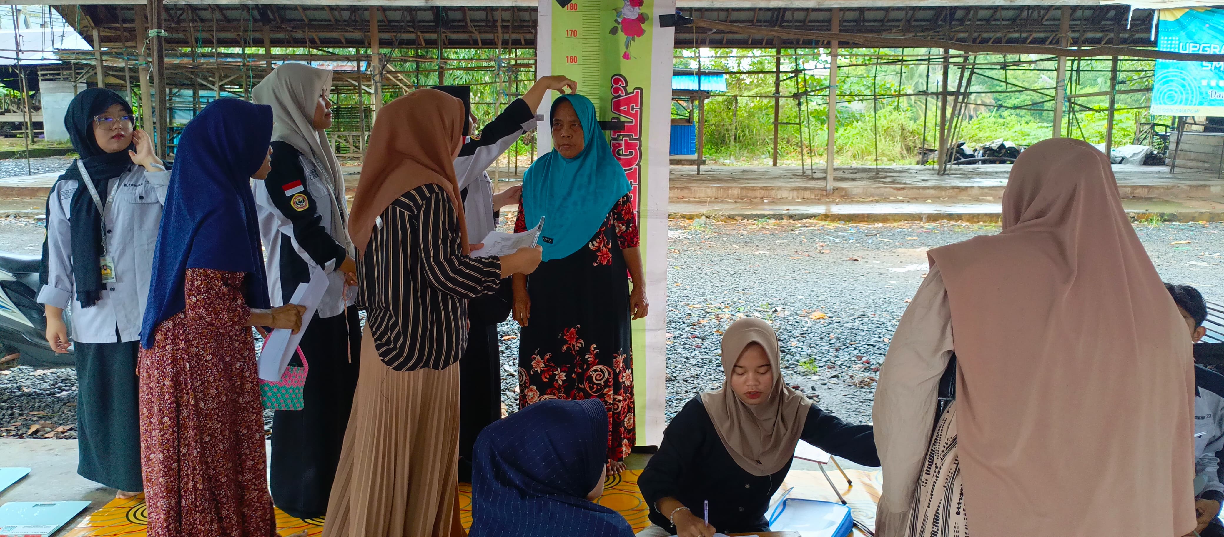 Posbindu dan Posyandu Lansia Layani Warga Awang Bangkal Timur