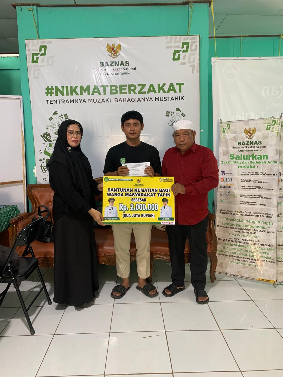 Pemberian Santunan Kematian dari Baznas Kabupaten Tapin warga desa Candi Laras