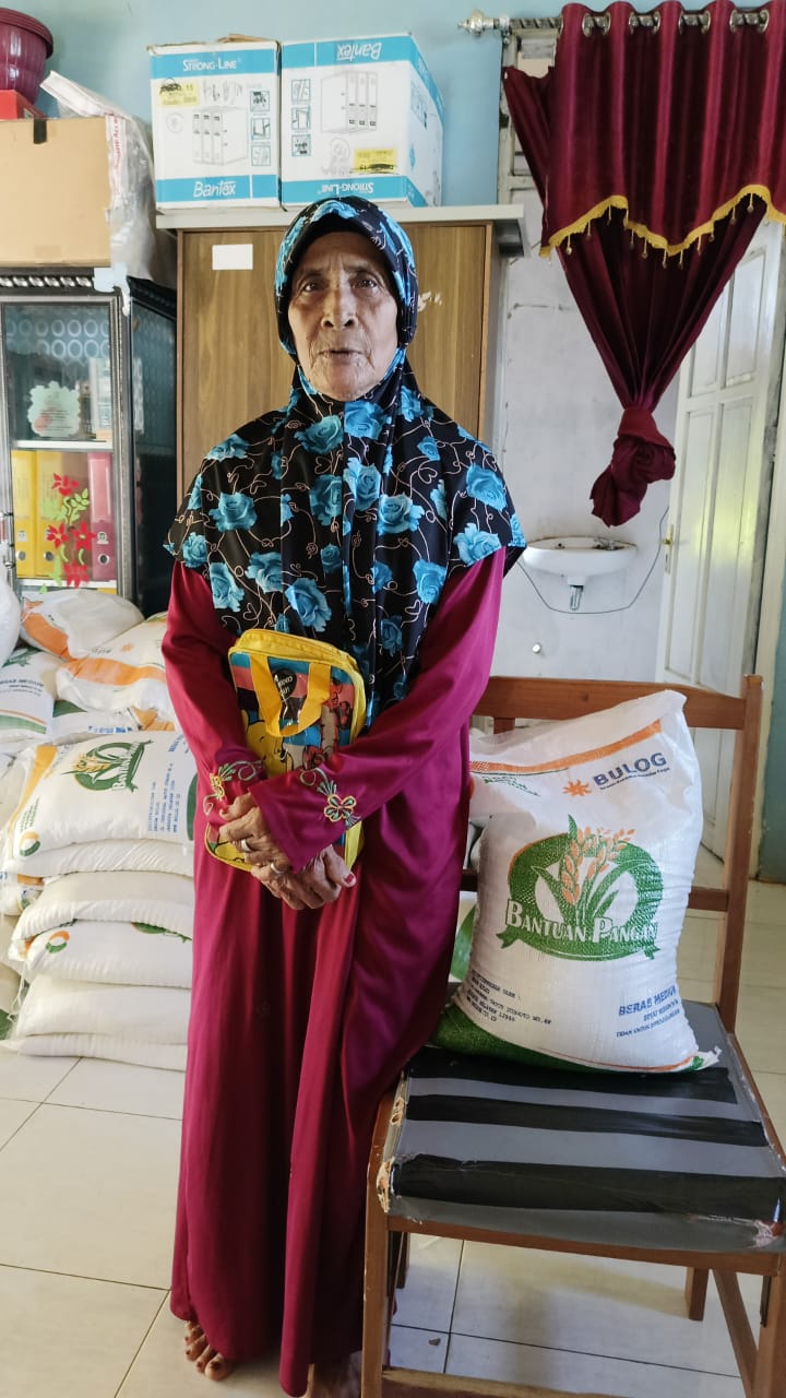 Pembagian bantuan Pangan Bulan Mei