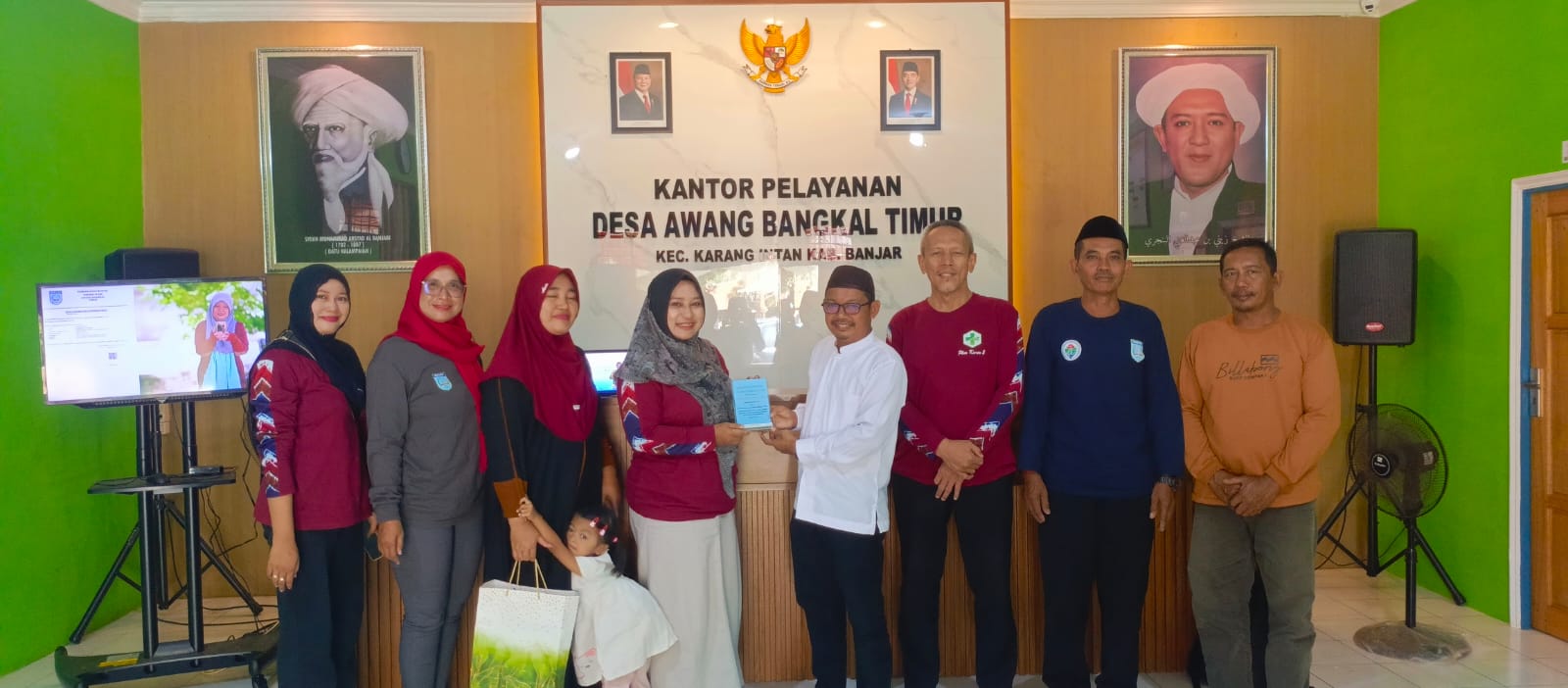 Acara Sambut Pisah Bidan Desa Awang Bangkal Timur Berlangsung Penuh Haru