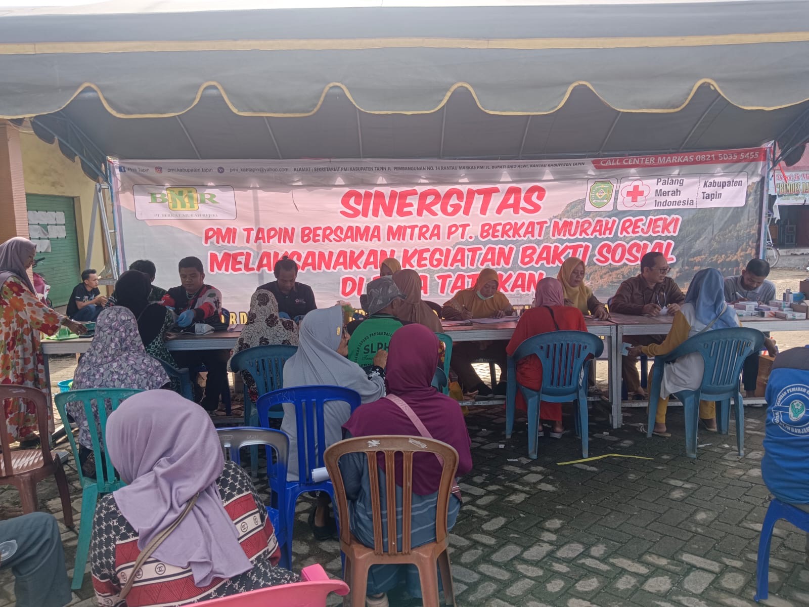 Tatakan, 25 Februari 2025 Terlaksananya Kegiatan SINERGITAS PMI Kab.Tapin Bersama PT. Berkat Murah Rejeki (BMR) Bakti Sosial (Pengobatan Gratis) Dihalaman Kantor Desa Tatakan Kec. Tapin Selatan.