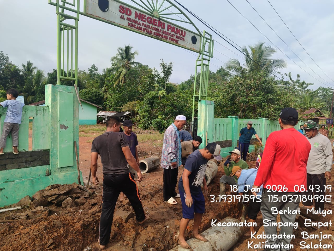 Masyarakat Kompak Me Rehabilitasi Gorong-Gorong di Lingkungan RT02
