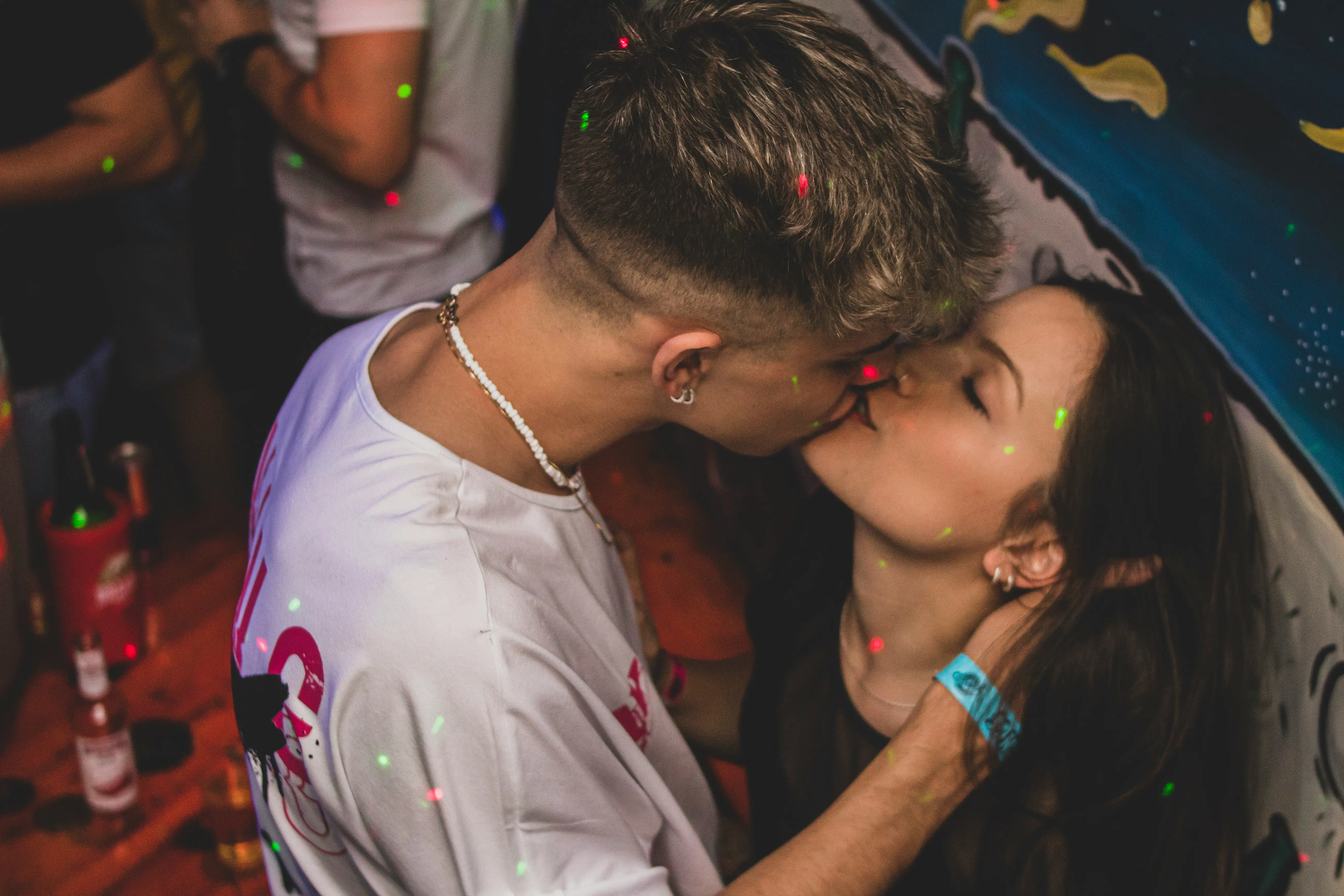 Silent Disco op je bedrijfsfeestje? Dat wordt lekker tongen! 🤌