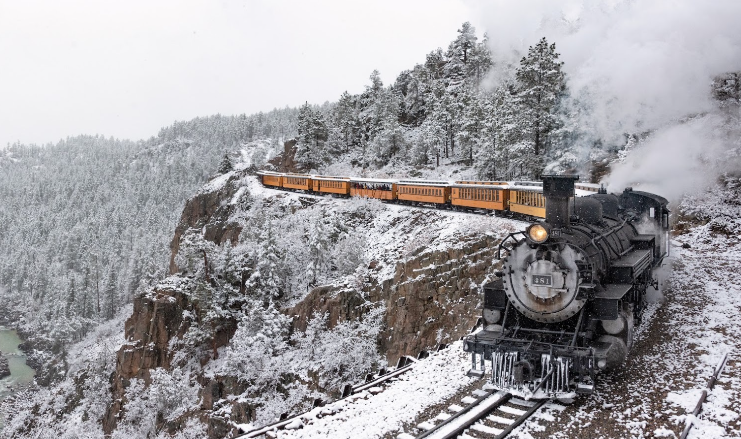 Check Out This Guide for a Perfect Winter Train Voyage