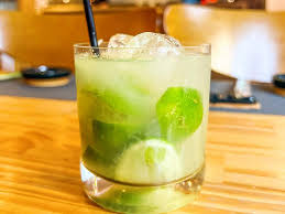 CAIPIRINHA DE LIMAO
