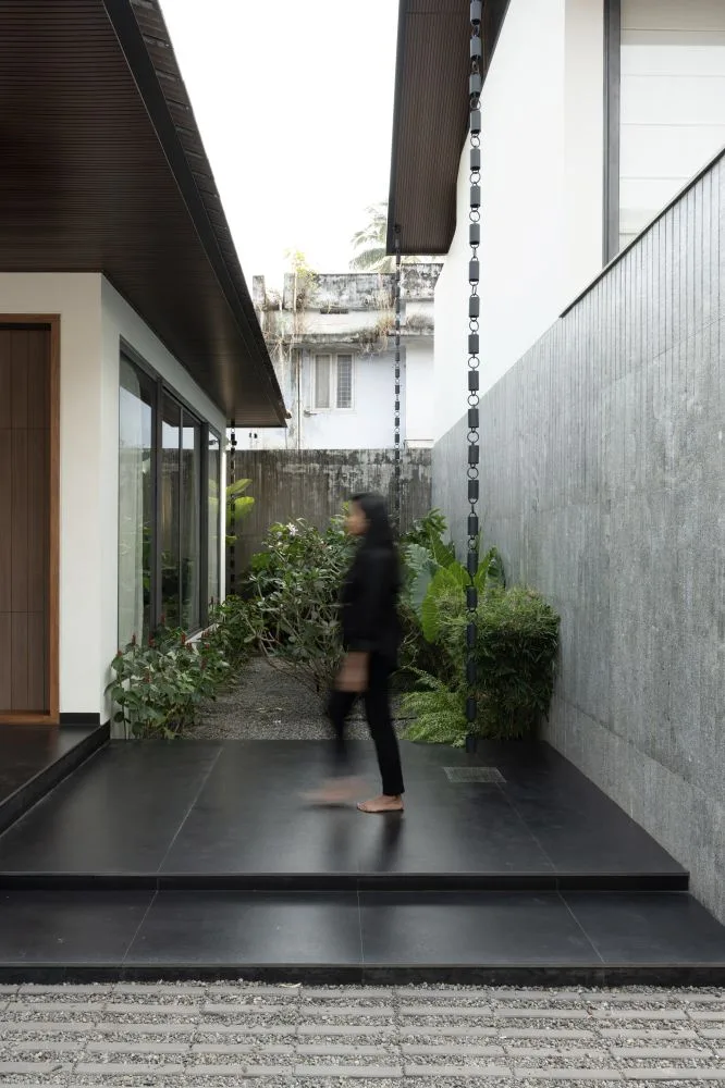 A Line House — image 10