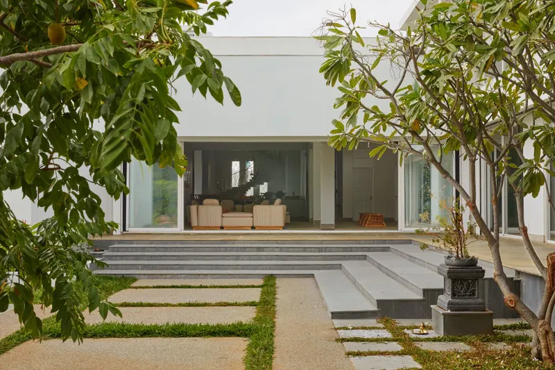 The Serene Edge — image 3