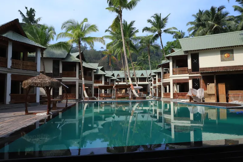Sandyy Wavess, RCS Beach Resort — image 2