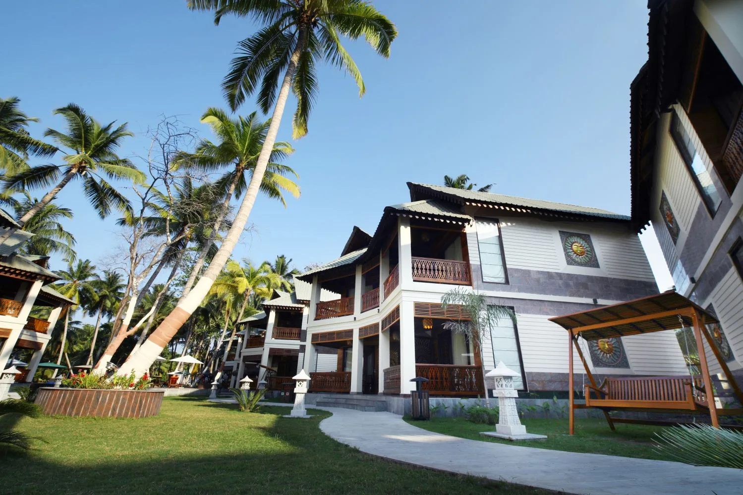 Sandyy Wavess, RCS Beach Resort — image 4