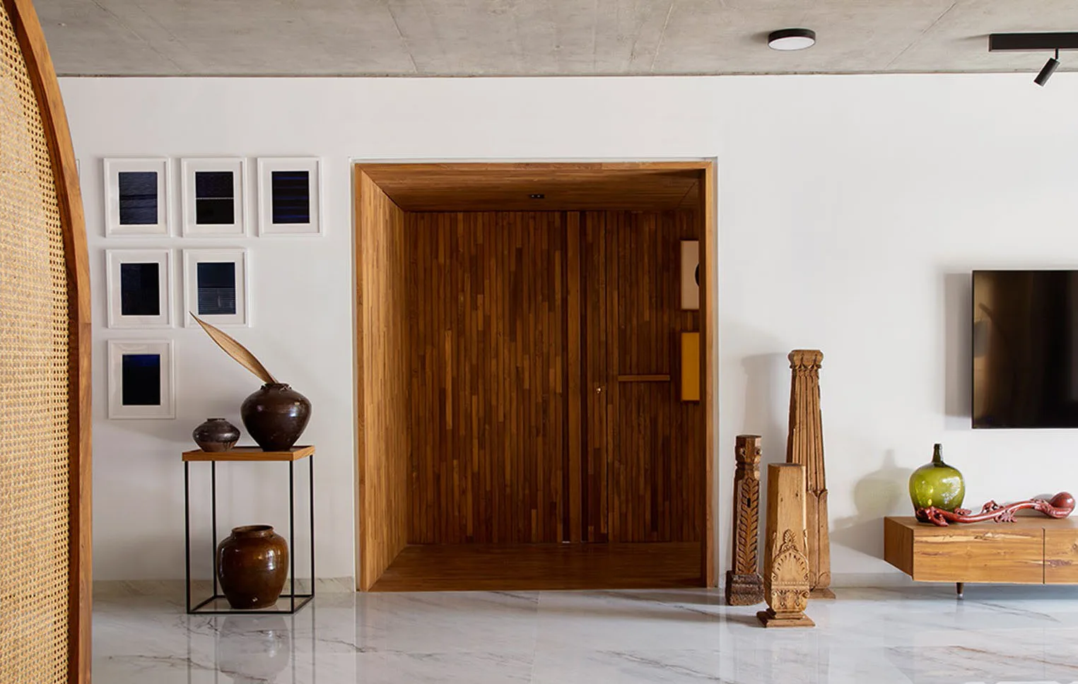 The Brass Wall House — image 4