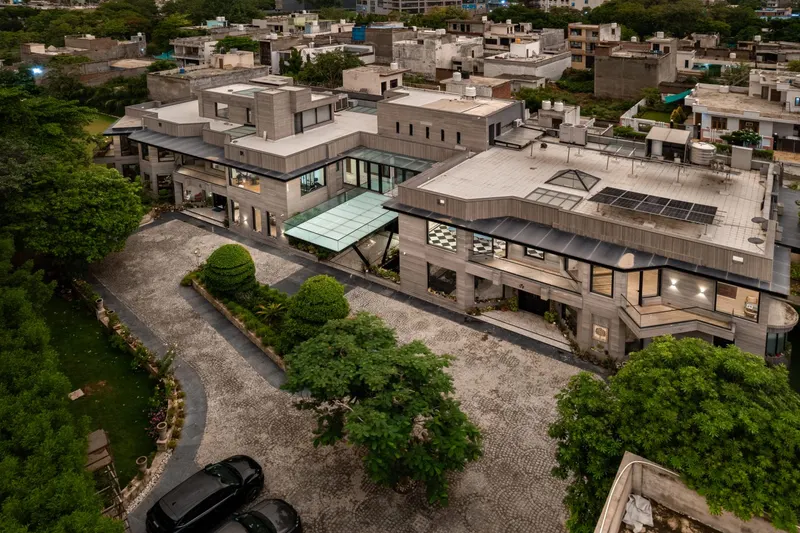 Malhotra Residence — image 11