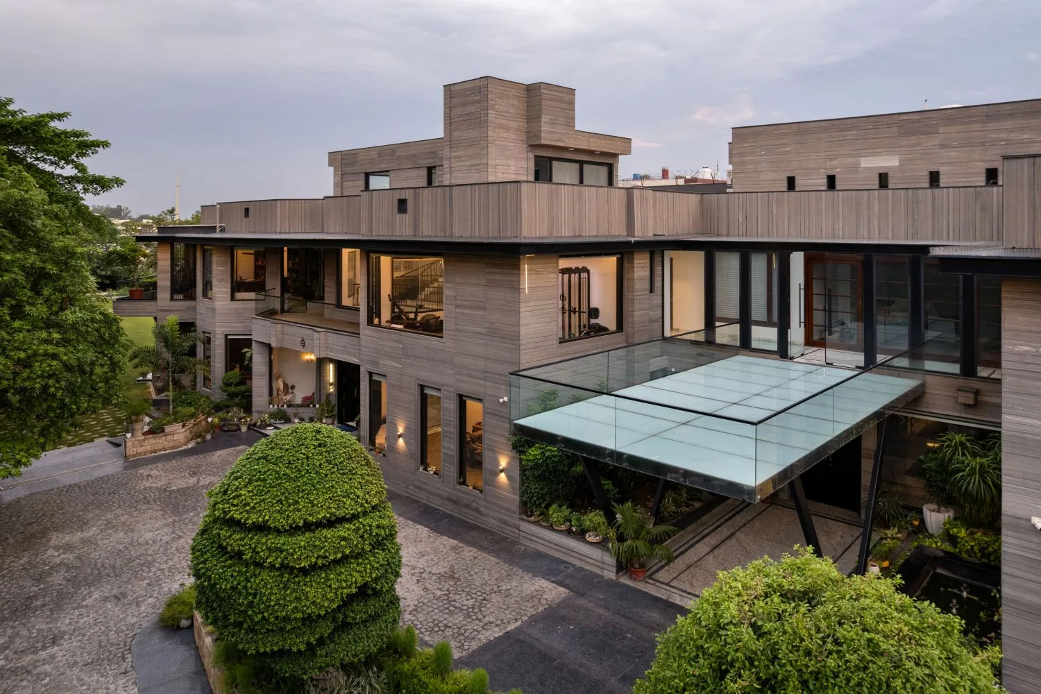 Malhotra Residence — image 10