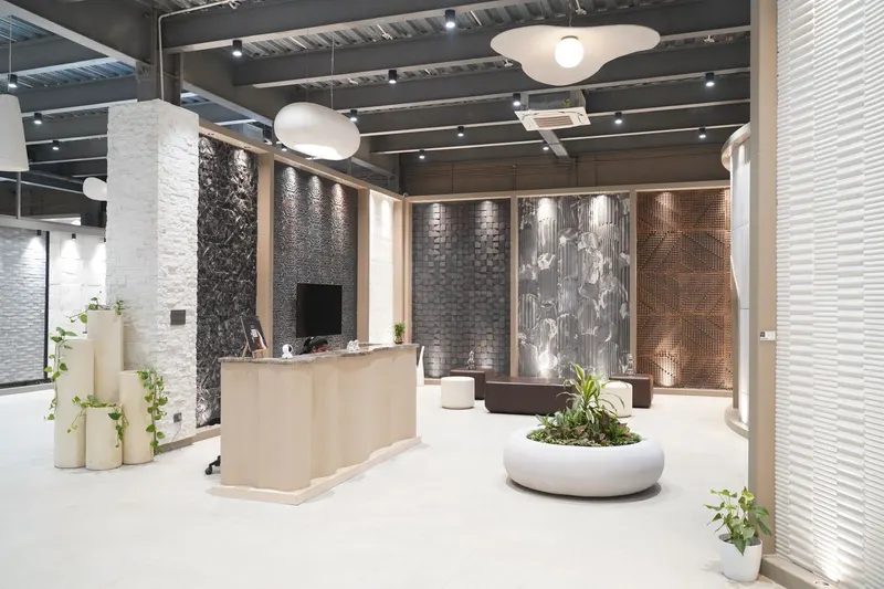 Luxe Galleria — image 2