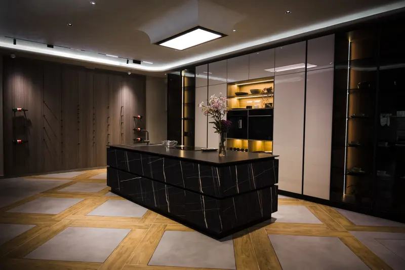 Luxe Galleria — image 11