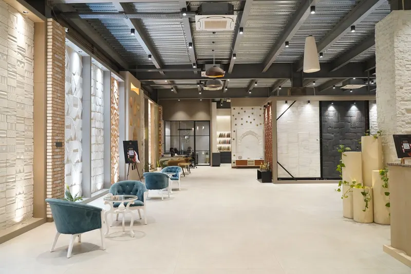 Luxe Galleria — image 3