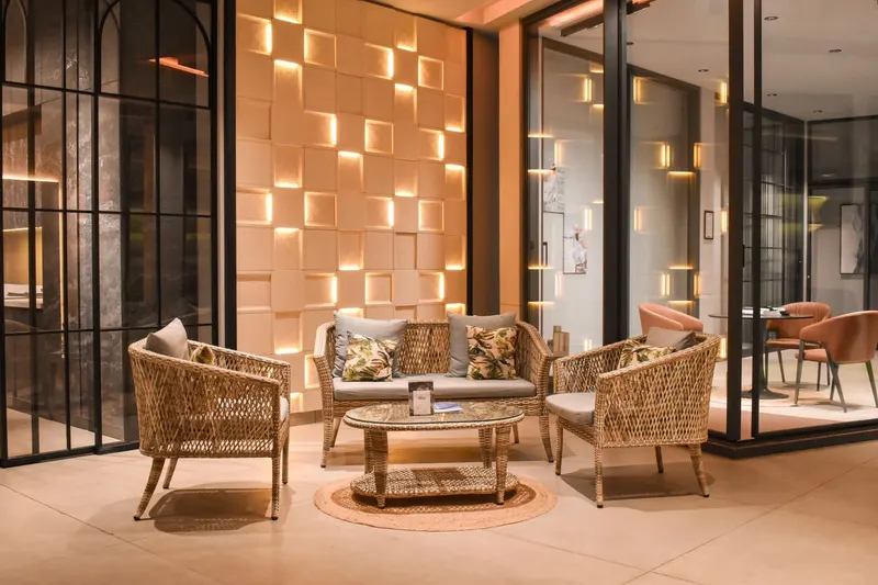 Luxe Galleria — image 8
