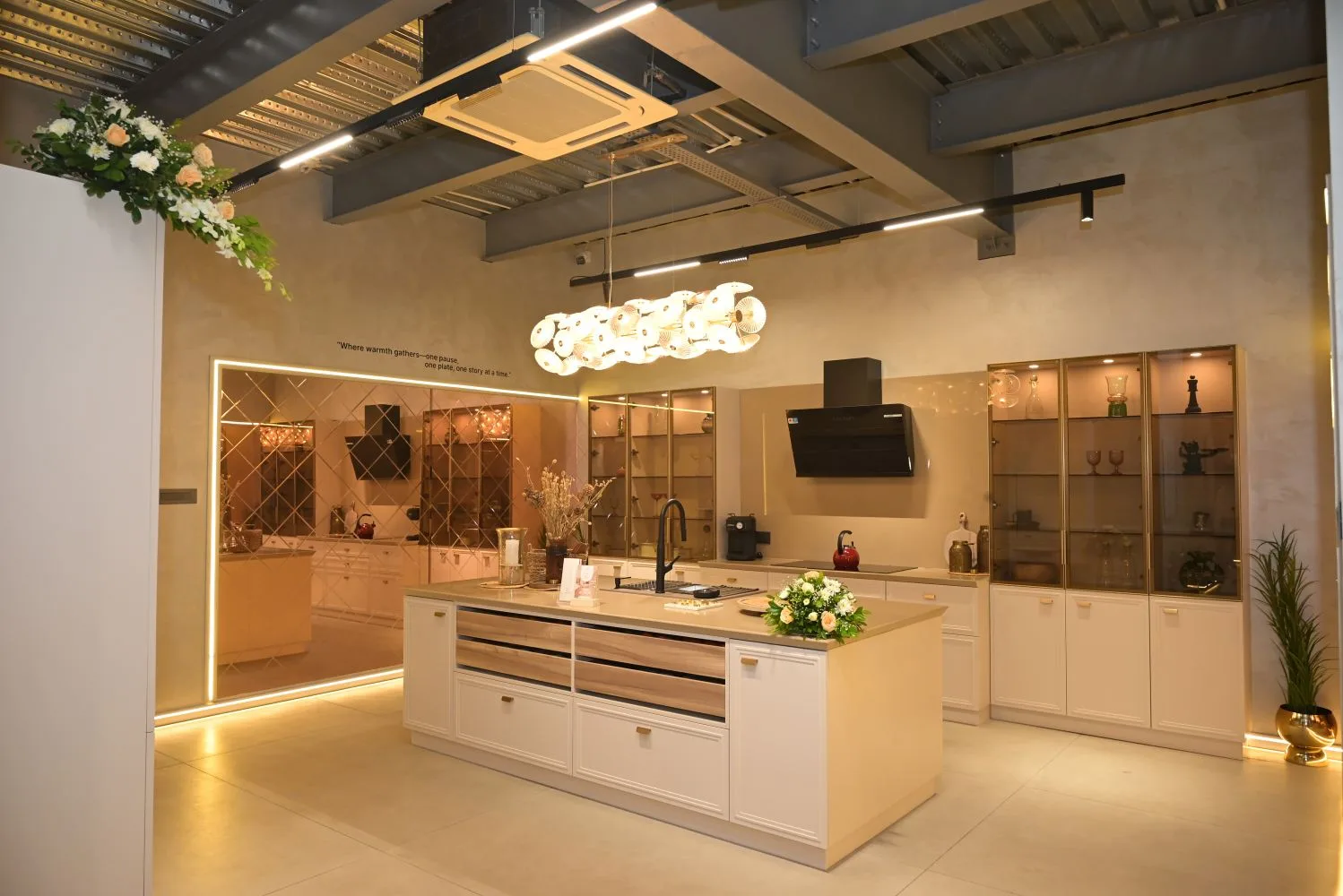 Luxe Galleria — image 10