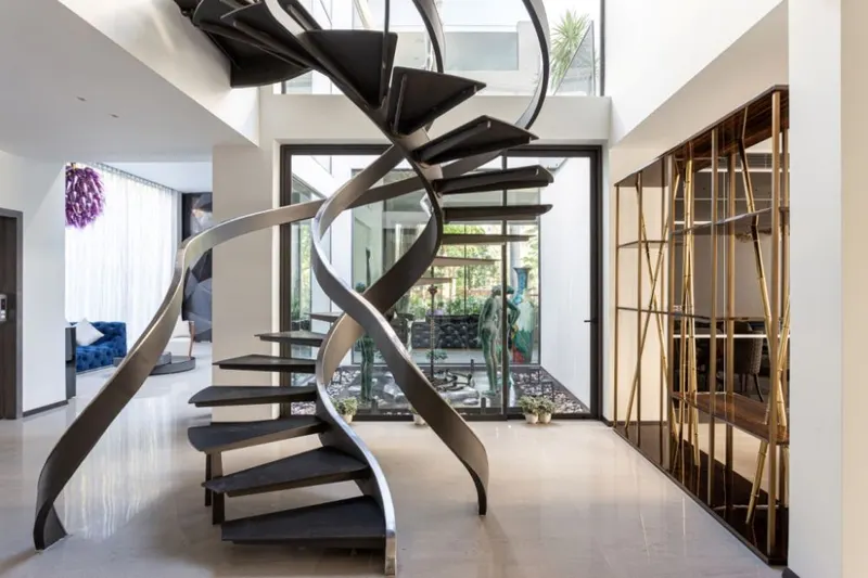 Terrace House — image 9