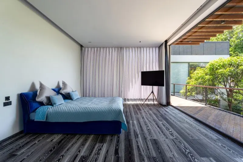 Terrace House — image 11
