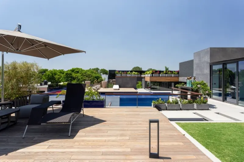 Terrace House — image 5
