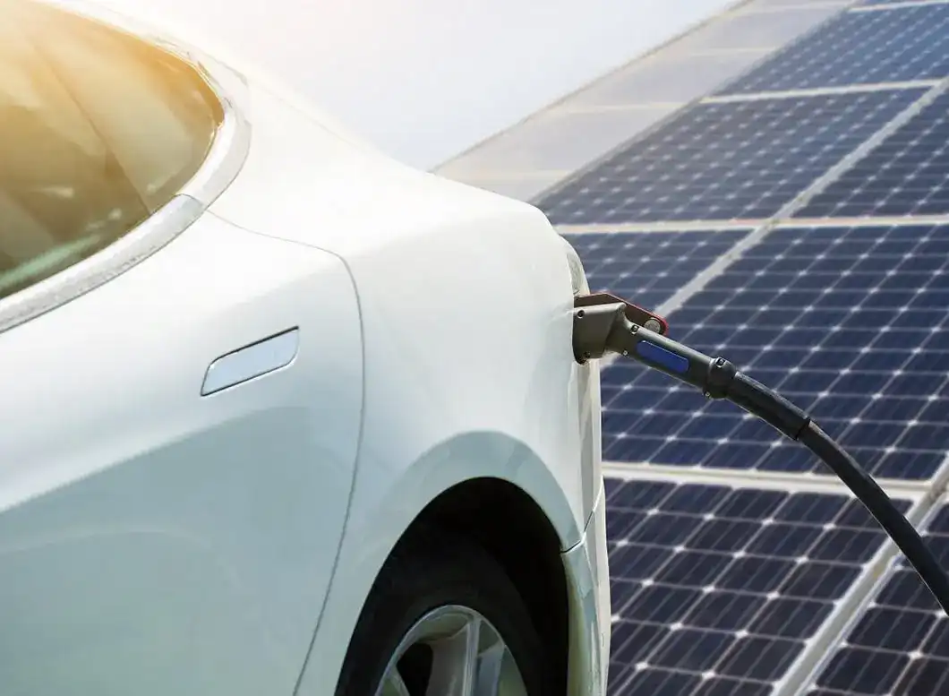 Electromovilidad, IoT y teconología paneles solares